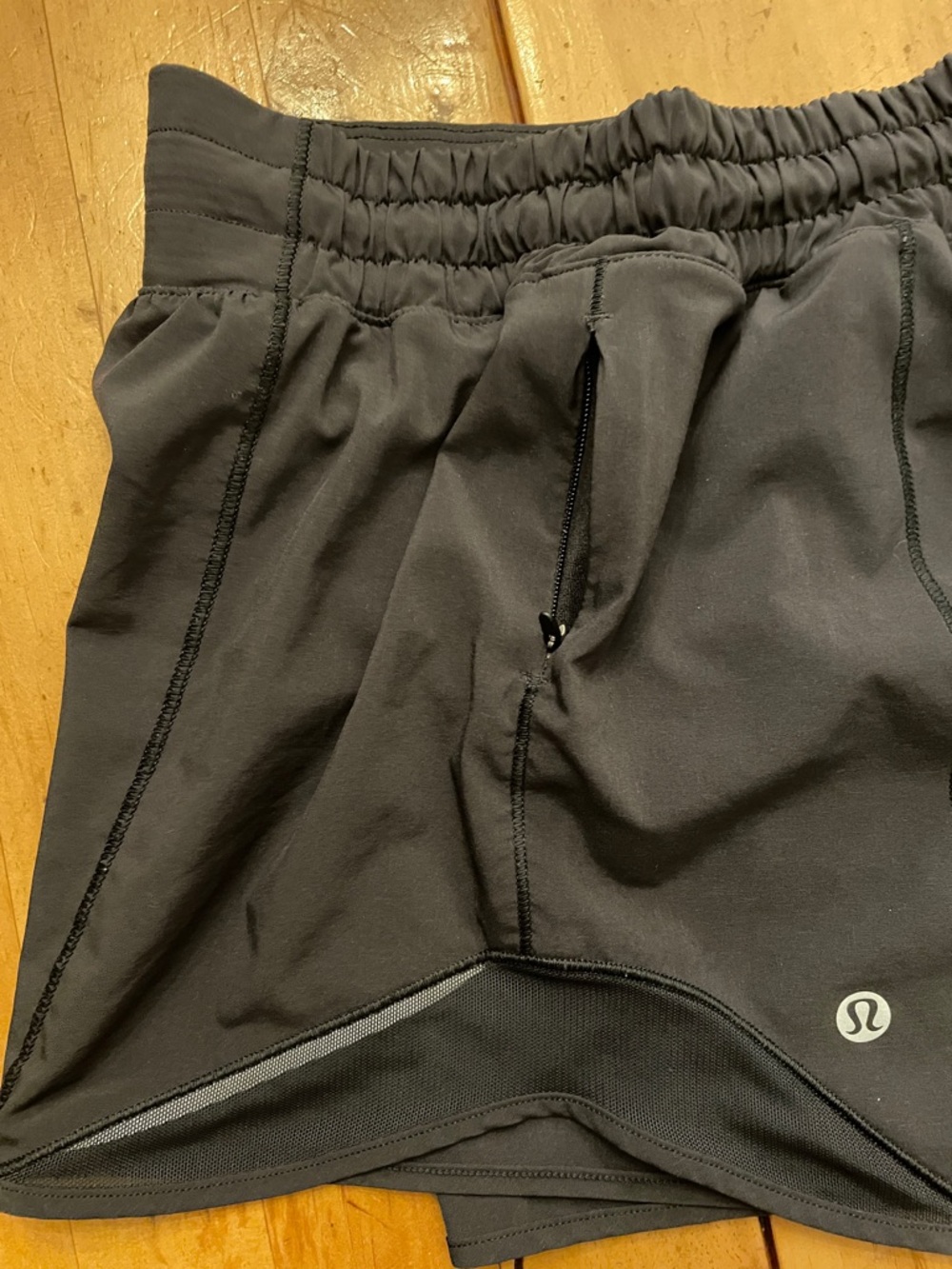 Lululemon- Sz 12 Tall- Black- Hotty Hots- 4” Inseam - Picture 13 of 16